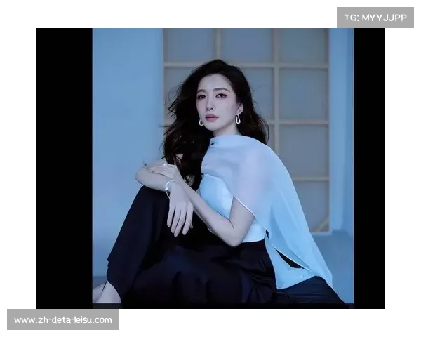 西安唐代城墙上演古装攀岩表演 演员展现高难度技巧引观众惊叹