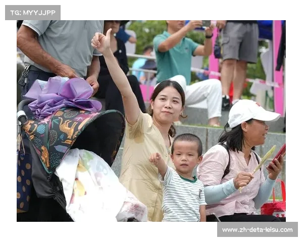 阿尔本泰国国籍出赛，母亲现场观战助威